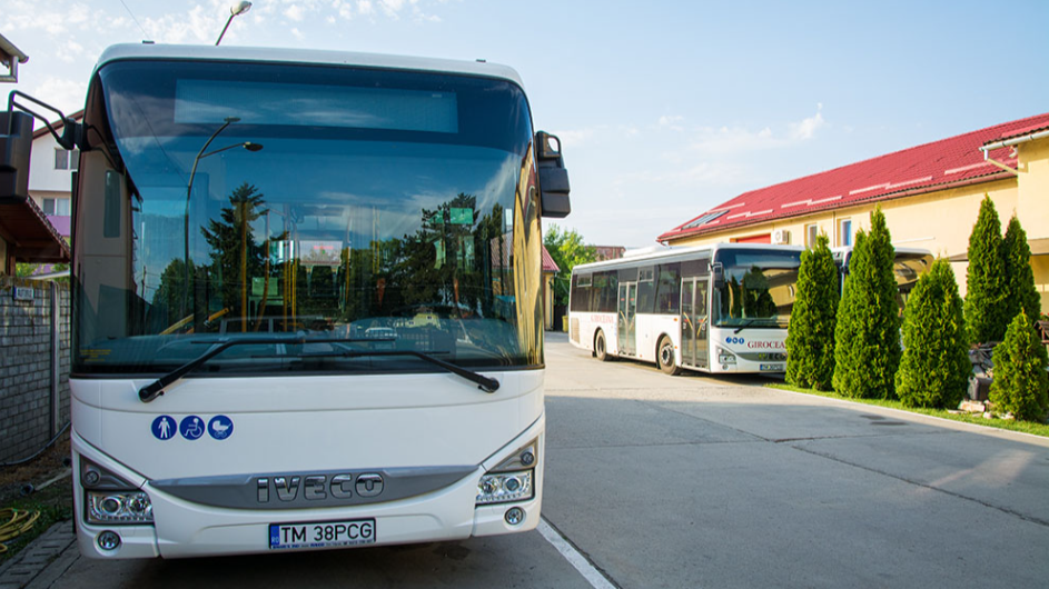 Microbuz de transport școlar pus la dispoziție de Societatea Giroceana pentru elevii din Giroc