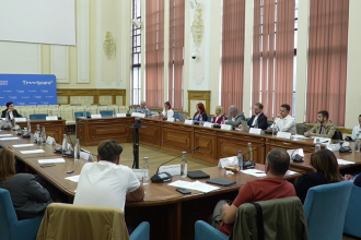 Sala de ședințe a Consiliului Local Timișoara în timpul dezbaterilor aprinse privind recuperarea prejudiciului ANAF de la STPT