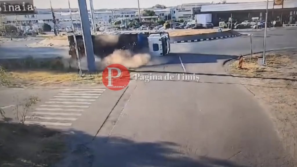 Camion răsturnat într-un sens giratoriu din Ghiroda, lângă Timișoara
