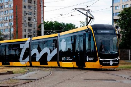Primul tramvai din noul lot de 10 a ajuns la Timișoara