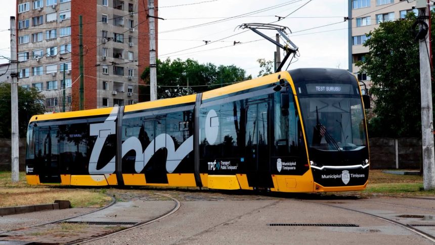 Primul tramvai din noul lot de 10 a ajuns la Timișoara