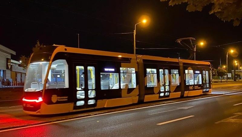 Teste de noapte pentru noul tramvai scurt Bozankaya din Timișoara