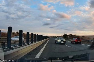 Accident pe autostradă din cauza unui șofer care circula pe contrasens