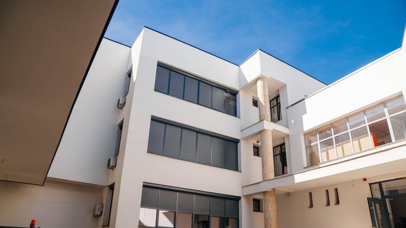 Peste un milion de lei pentru mobilier și echipamente IT la Școala 30