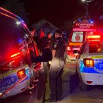 Echipaje de poliție intervenind în urma unui conflict izbucnit într-un apartament de pe Bulevardul Take Ionescu din Timișoara
