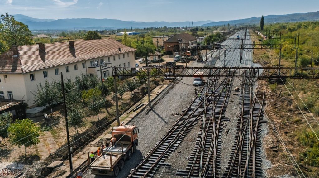 Modernizarea căii ferate Caransebeș - Lugoj avansează rapid