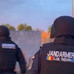 Percheziții DIICOT la Timișoara: Dealer de droguri reținut de mascați