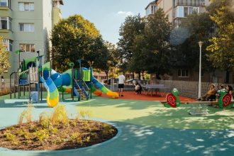 Spațiu de joacă reînnoit pentru copiii din Timișoara