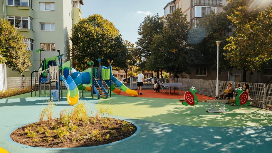 Spațiu de joacă reînnoit pentru copiii din Timișoara
