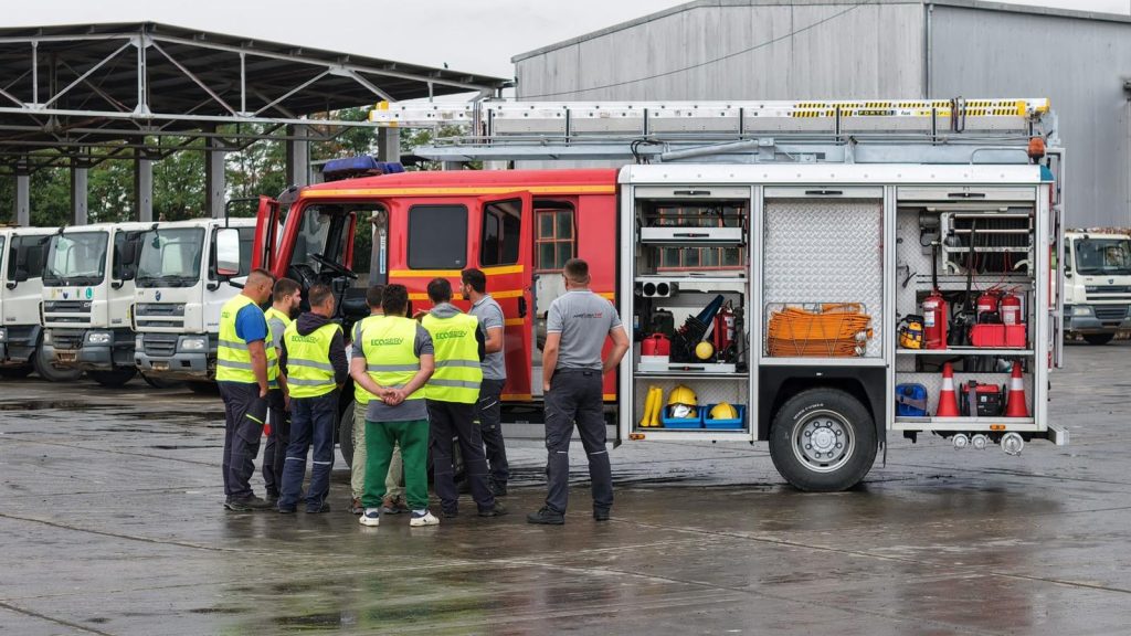 ECO SERV TIMIȘ întărește siguranța la DDN Ghizela cu autospecială proprie de pompieri