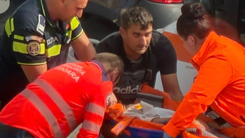 Un pompier aflat în timpul liber a acordat primul ajutor unei femei lovite pe trecere în Petroșani