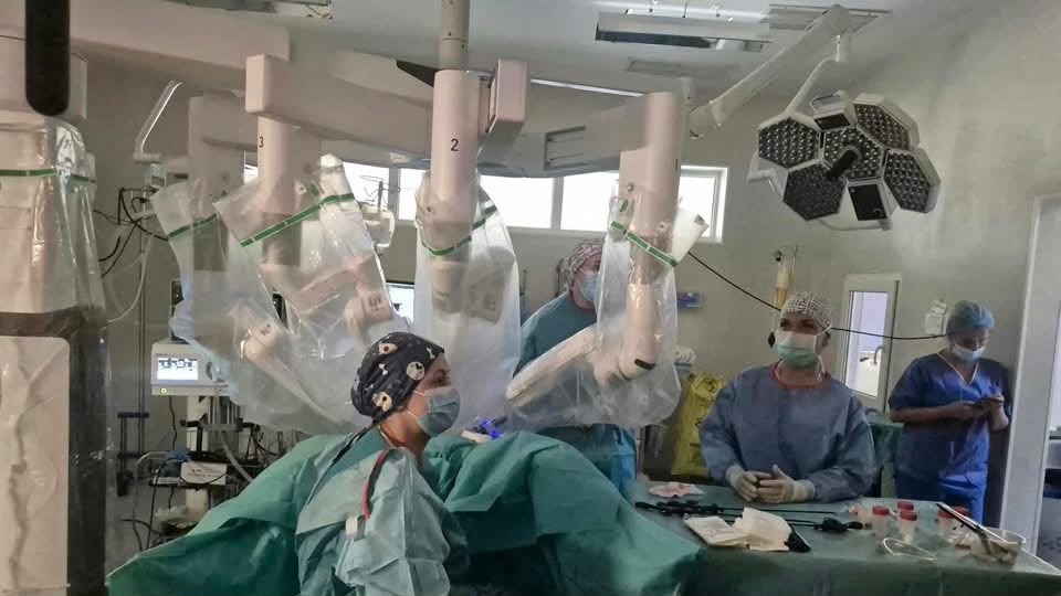 Intervenție robotizată la Timișoara pentru o pacientă cu endometrioză