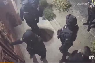 Mascații au descins la adresa greșită în Moldova Nouă în timpul unei percheziții