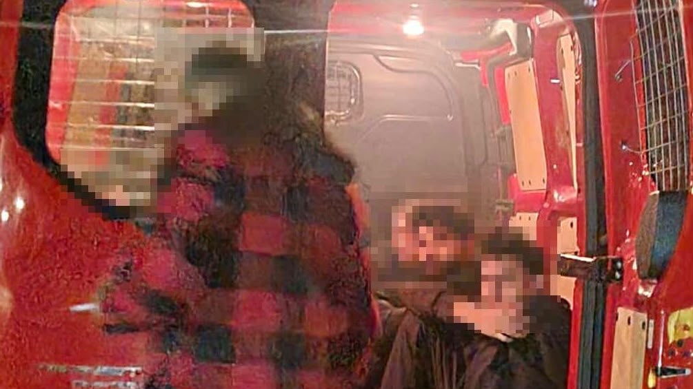 Șapte migranți din Irak și Maroc, prinși într-un microbuz la Nădlac