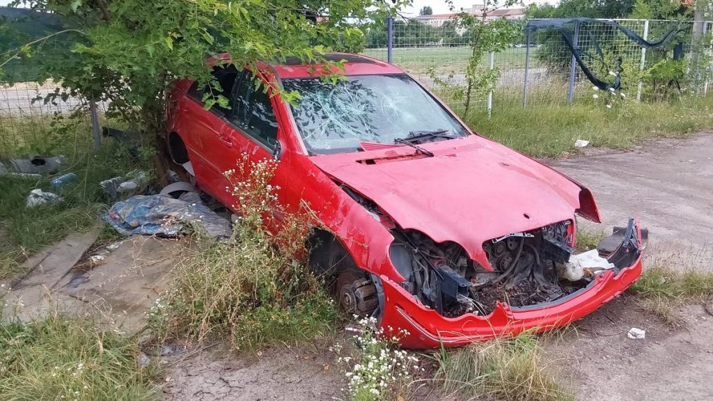 Poliția Locală Timișoara eliberează locurile de parcare de mașinile abandonate