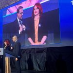 Dominic Fritz alături de echipa USR și susținători în cadrul evenimentului manifest „Revoluția continuă” de la Timișoara