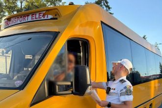 Șofer de microbuz școlar din Timiș, prins băut la volan după ce a fugit de filtru