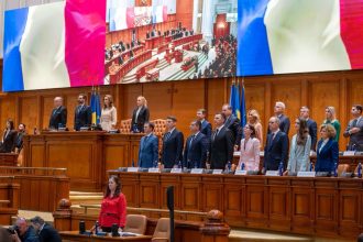 Guvernul Mureșan a picat la votul de învestitură din Parlament