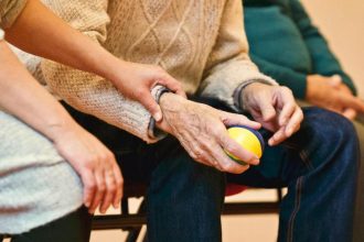 România, lider în UE la ritmul de îmbătrânire: Cum se pregătește Timișoara pentru seniori