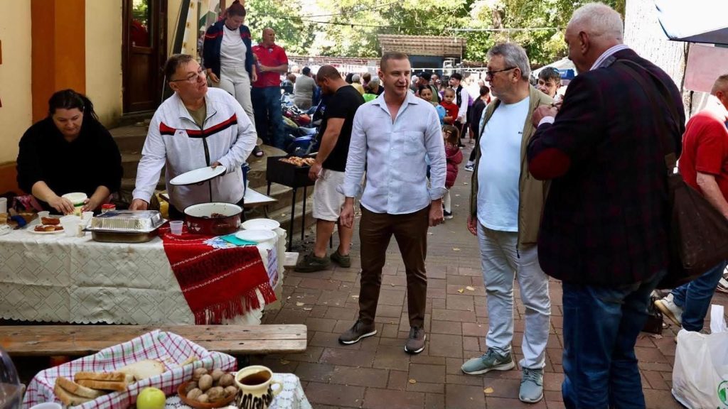 Peste 60 de ceaune au fost pregătite la Festivalul „Ceaunul și Grătarul” din Deta, în Timiș