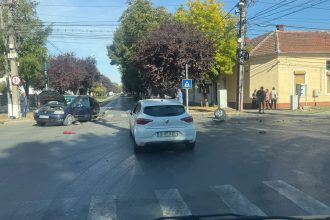 Impact în lanț cu trei mașini în Timișoara: Un bărbat a ajuns la spital după un impact în lanț
