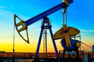 Avertisment FMI: Petrolul poate ajunge la 130 de dolari pe baril