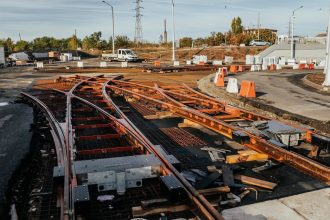 Se montează sistemele pentru tramvaie în Pasajul Solventul din Timișoara