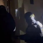 Percheziții DIICOT la locuința unui bărbat din Jimbolia, suspectat de viol asupra unui minor și pornografie infantilă