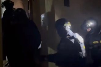Percheziții DIICOT la locuința unui bărbat din Jimbolia, suspectat de viol asupra unui minor și pornografie infantilă