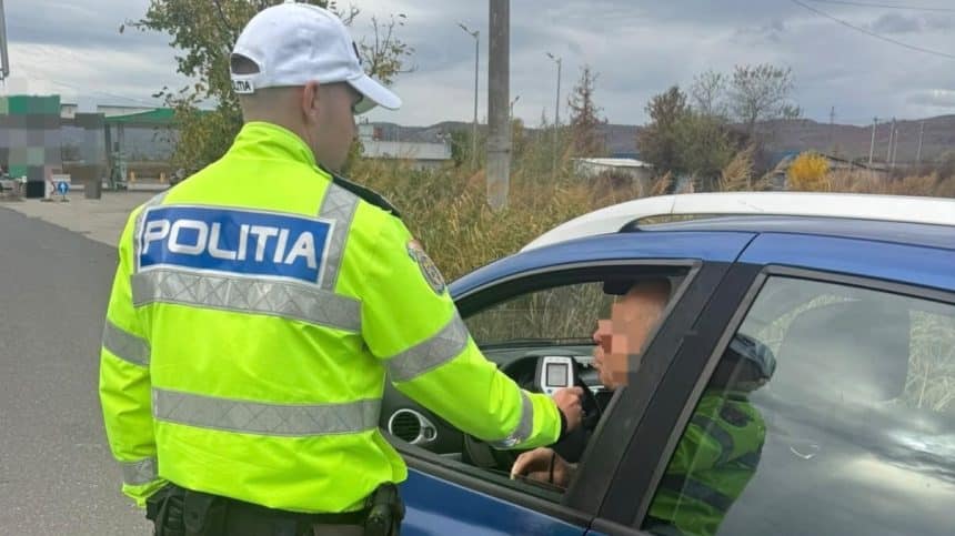 Șofer beat, cu permisul suspendat, încătușat de polițiști în județul Hunedoara
