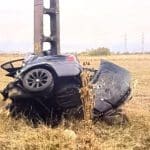 Accident mortal în localitatea Pricaz din Hunedoara, unde un tânăr de 25 de ani a murit după ce mașina sa s-a izbit de un stâlp de electricitate