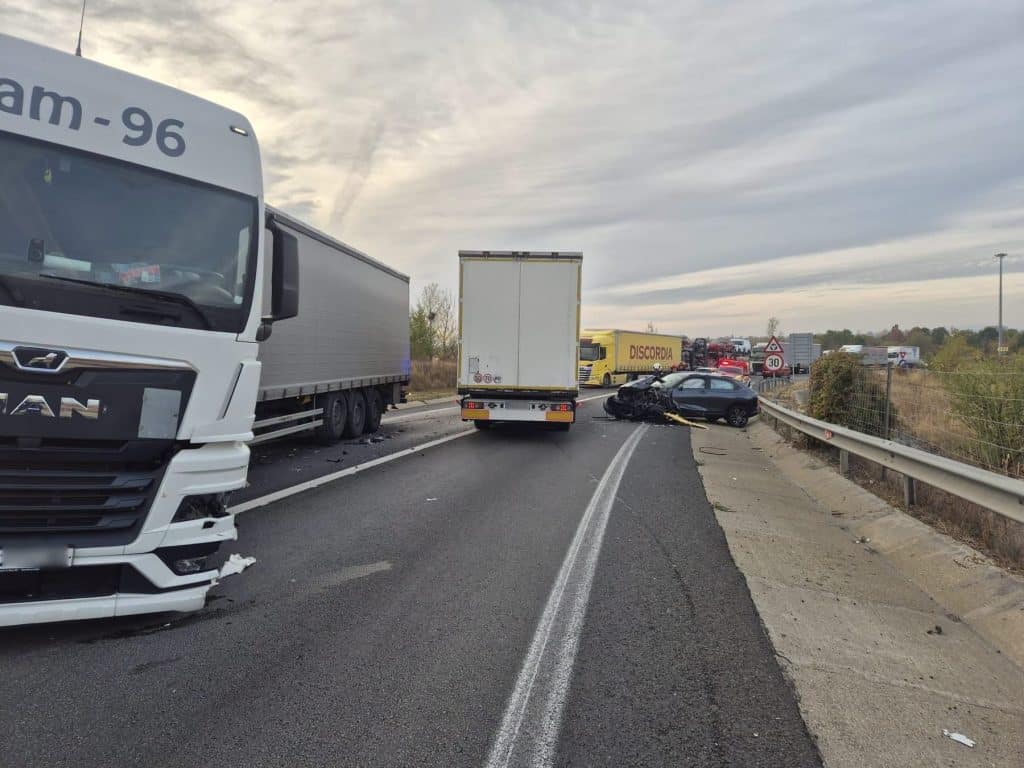 Accident la ieșirea de pe centura Lugoj. Trei persoane implicate