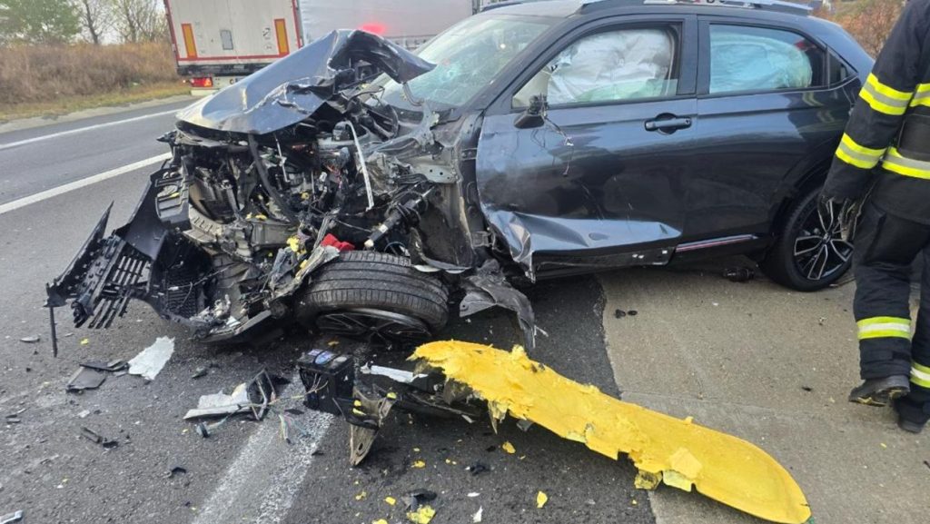Accident la ieșirea de pe centura Lugoj. Trei persoane implicate