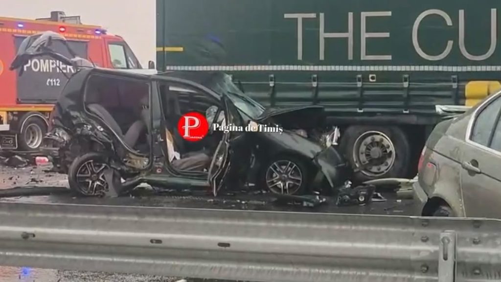 Accident în apropiere de Timișoara. Un șofer a rămas încarcerat