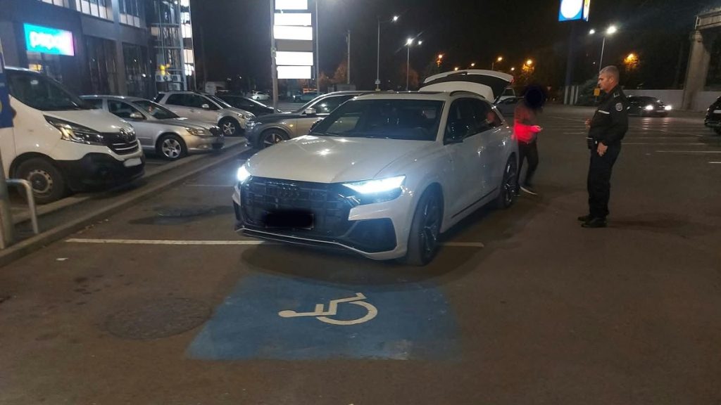 Bolid parcat pe două locuri pentru persoane cu dizabilități