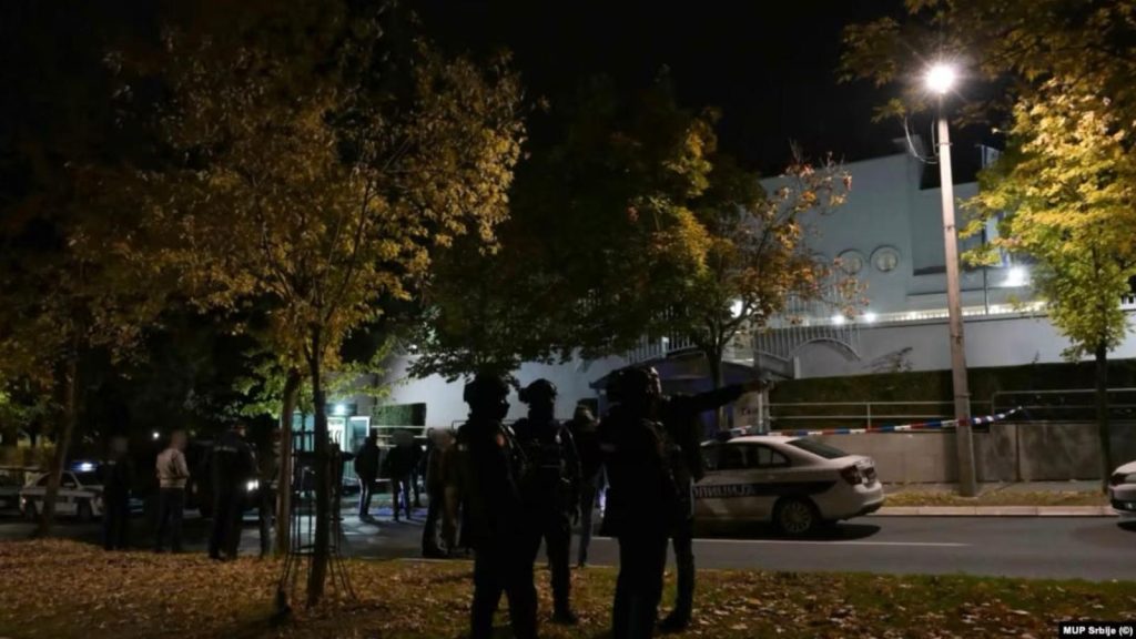 Atac terorist în Serbia. Un jandarm a fost rănit, agresorul ucis