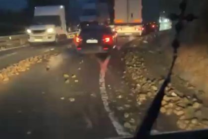 Sfeclă împrăștiată pe DN 68A, în apropierea localității Coșava din județul Timiș