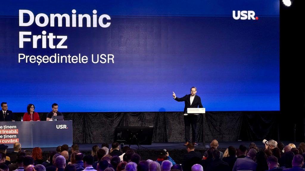 Dominic Fritz susține un discurs la congresul USR din Timișoara, unde critică PSD și AUR