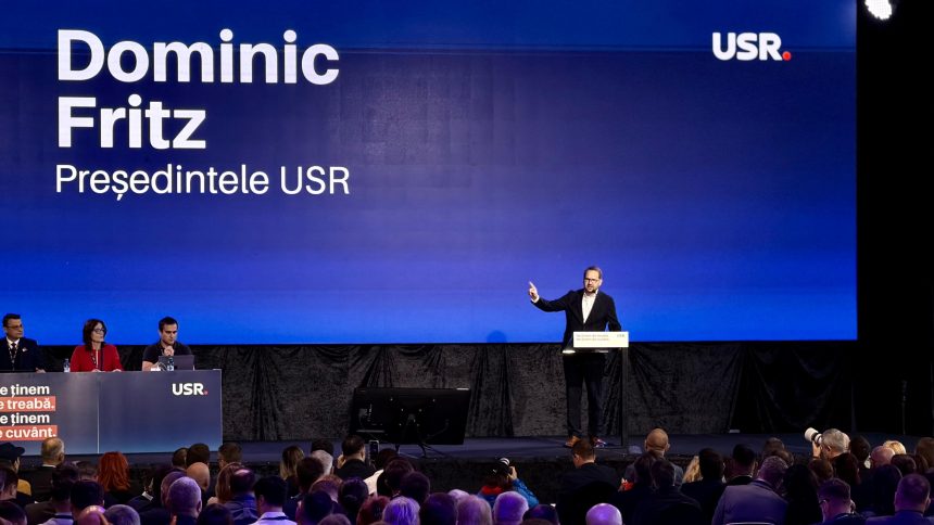 Dominic Fritz susține un discurs la congresul USR din Timișoara, unde critică PSD și AUR