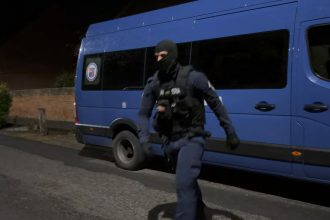 : Percheziții ale polițiștilor la opt adrese din Arad și Timiș, într-un dosar privind furtul a 20.000 de euro