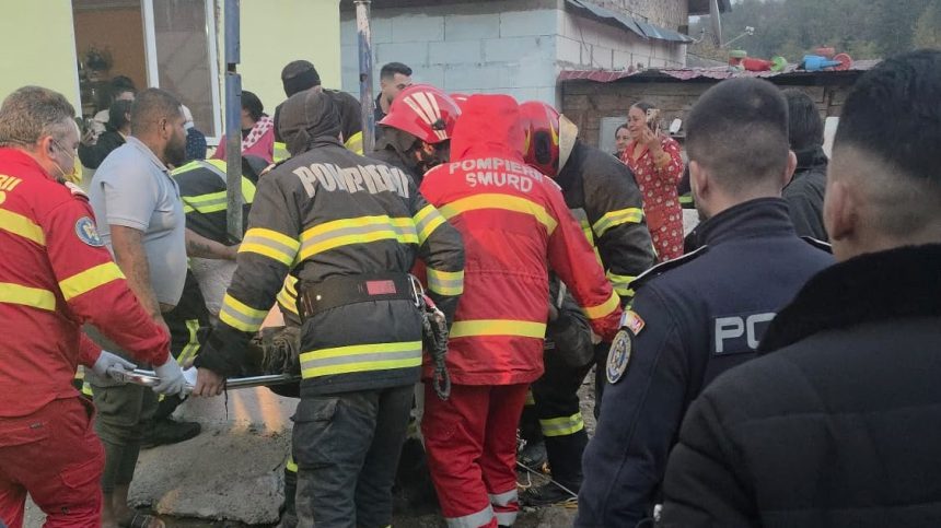 Pompieri intervin pentru salvarea unui copil de 14 ani prins într-o fântână din Reșița